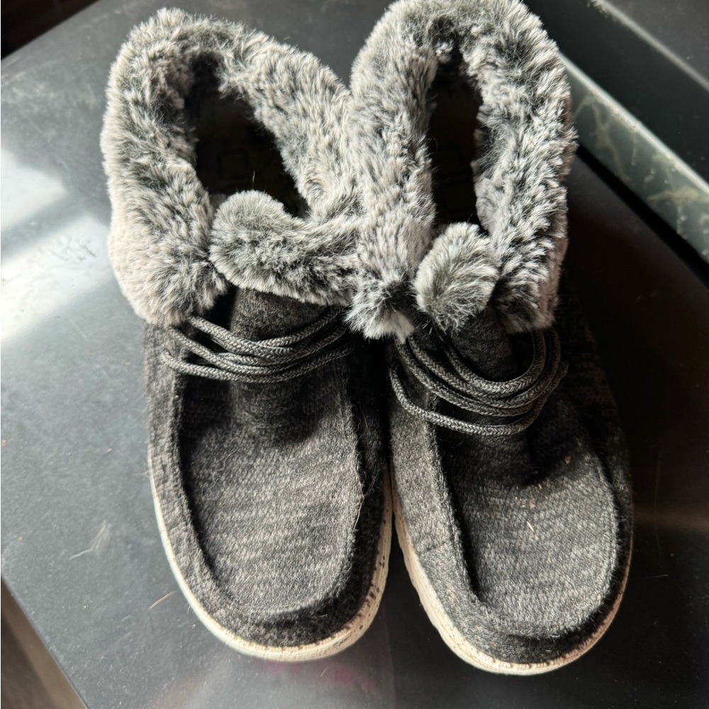 Women’s hey dude size 7